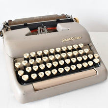 Load image into Gallery viewer, 1956 Smith Corona Clipper Typewriter - Pica
