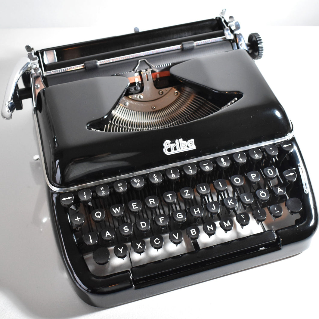 Mint Condition 1954 German Erika 10 Glossy Typewriter