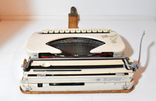 Load image into Gallery viewer, 1958 Princess 300 with De Luxe  case
