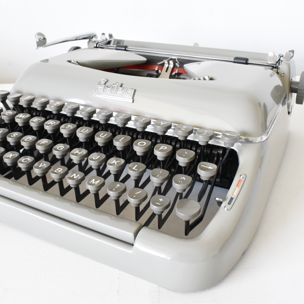 1952 German Erika 10 Typewriter, RARE typeface