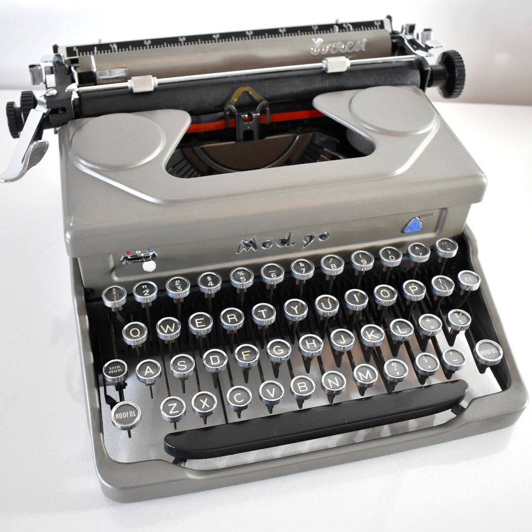 Stunning 1951 Everest Mod. 90 Typewriter