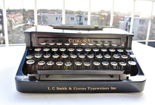Load image into Gallery viewer, 1932 Standard Smith Corona Flattop Model S
