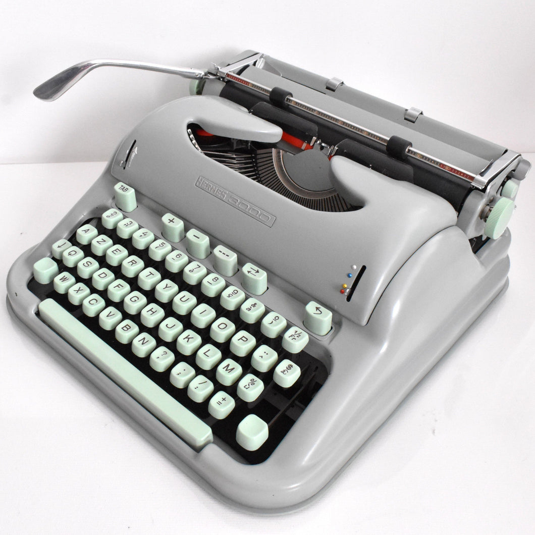 Hermes 3000 Typewriter, Director Speciale Typeface